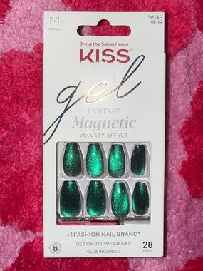 New KISS Gel Fantasy Magnetic Velvety Effect Green Press-On Nails Medium 28 PC